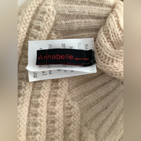 Pom Pom Hat - Picture 2 of 4